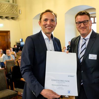 2 Ehrenurkunde